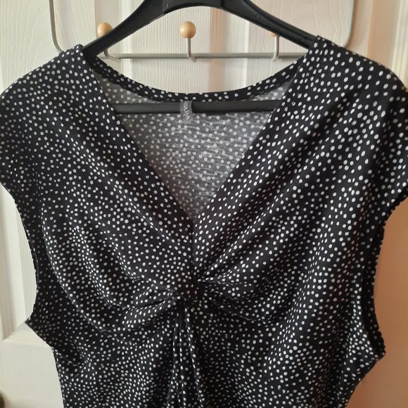 🎉 Host Pick 🎉 Sansara black and white twist front midi dress - Picture 2 of 7